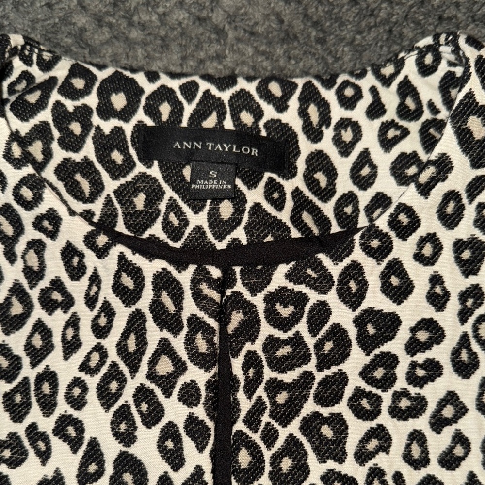 Ann Taylor Black and White Leopard Print open blazer. Size‎ Small - Picture 6 of 9